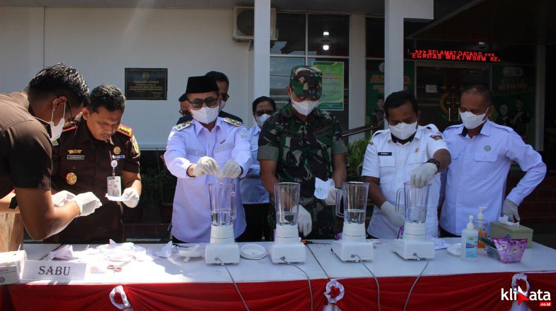 Bir odam kaltak itni sikadi