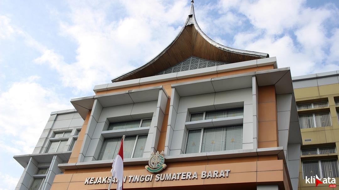 Mantan Direktur RSAM Bukittinggi  di Periksa Kejati Sumbar Atas Dugaan Tipikor Dana...