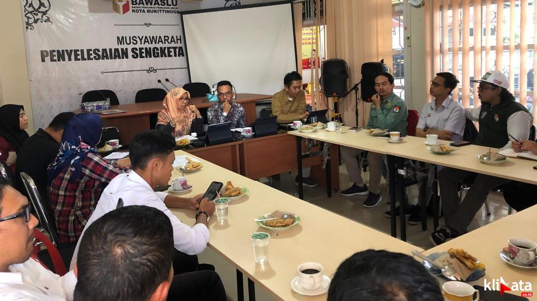 Sorot Daftar Pemilih Khusus, Bawaslu dan KPU Bukittinggi Melakukan Rapat Kordinasi Jelang...