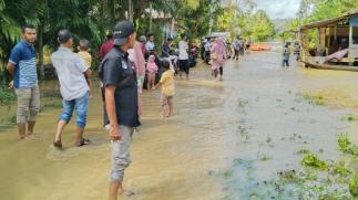 Banjir Kecamatan Kluet Tengah Surut Meski Masih Tergenang...