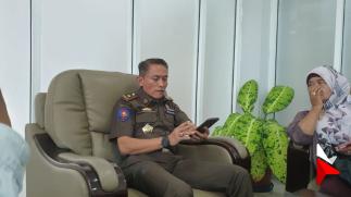 Oknum Satpol-PP Bukittinggi Dugem Bersama Perempuan...
