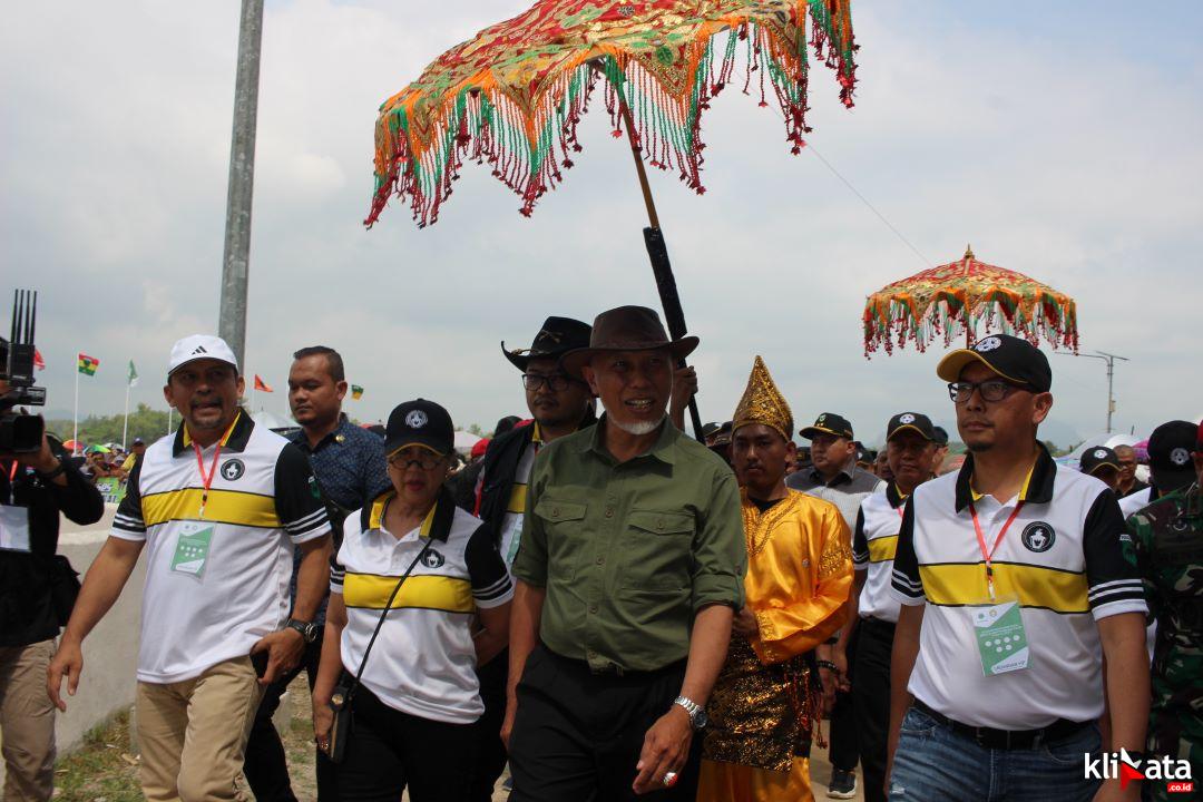 Gubernur Sumatera Barat, Mayeldi Ansharullah, S.P beserta...