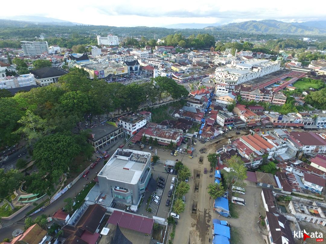 Pasar Atas dari Jalan Perintis Kota Bukittinggi