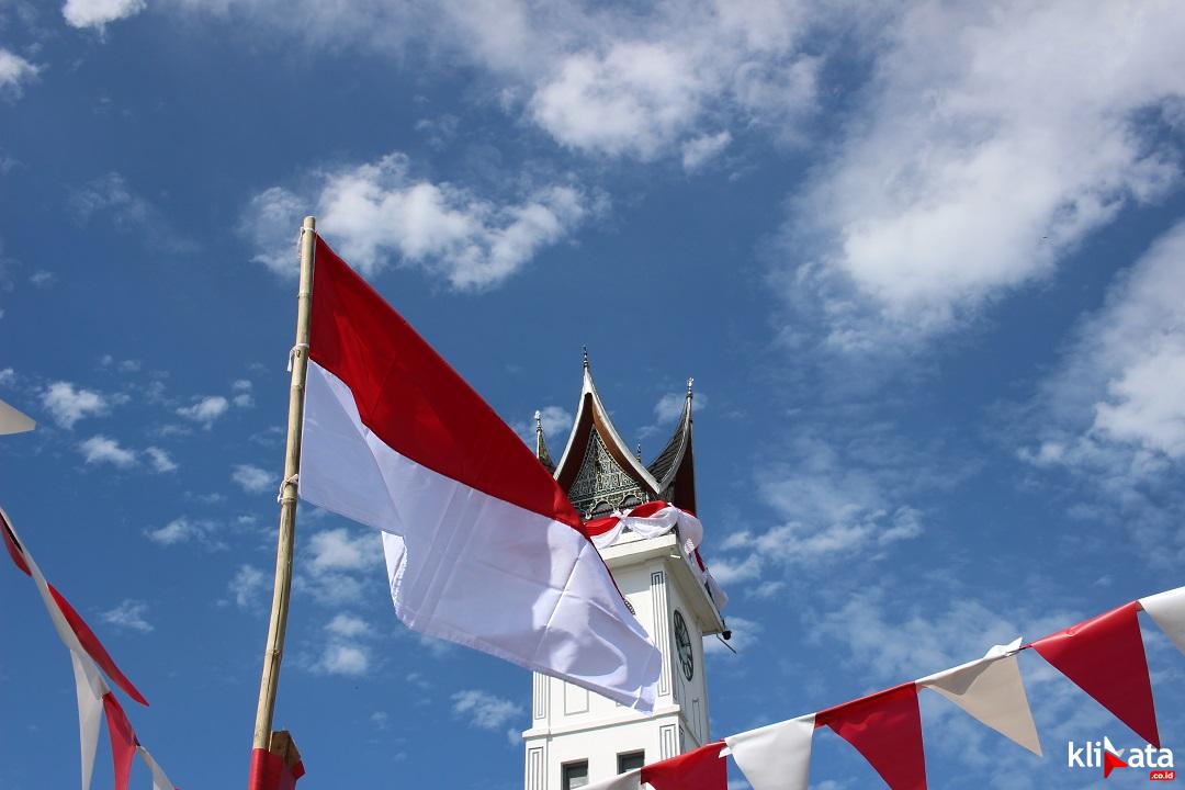 Merah Putih di Jam Gadang