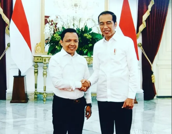 Yun ermanto, sh, mh bersama presiden jokowi di istana negara